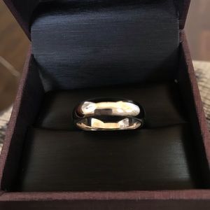 Gordon’s 14K authentic white gold band